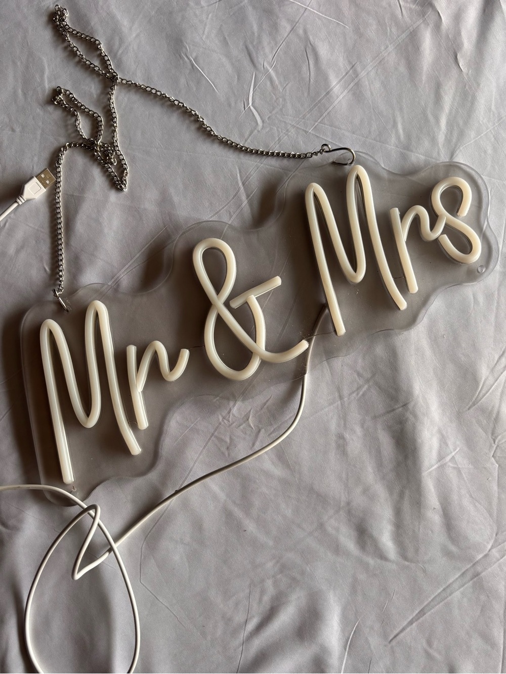 Mr & Mrs wedding sign